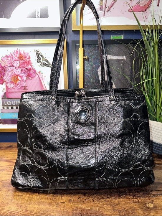 Coach Handbags - 🖤 Coach Black Patent Leather Signature Kisslock Tote Bag